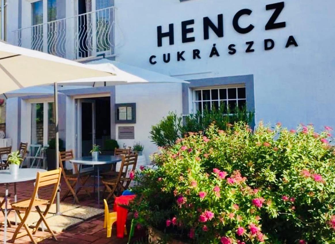 Hencz Vendeghaz Hotel Balatonakarattya Exterior foto
